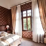 Palac Mysliwski W Antoninie Bed and breakfast