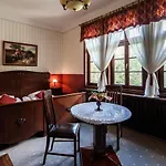 Bed & Breakfast Palac Mysliwski W Antoninie