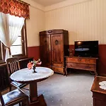 Palac Mysliwski W Antoninie Bed and breakfast