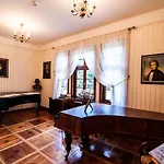Bed & Breakfast Palac Mysliwski W Antoninie 4*