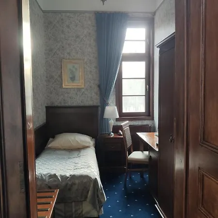 Palac Mysliwski W Antoninie ベッド・アンド・ブレックファスト 4*