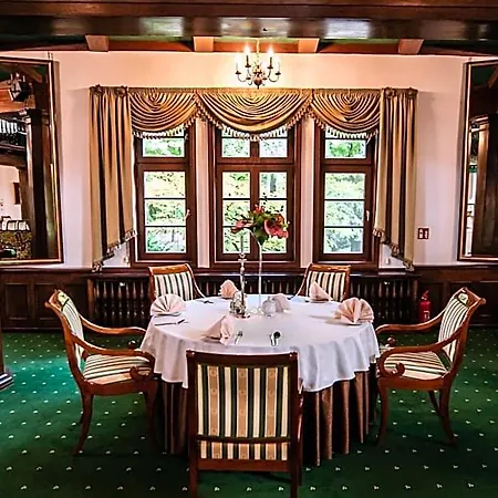 Bed & Breakfast Palac Mysliwski W Antoninie 4*
