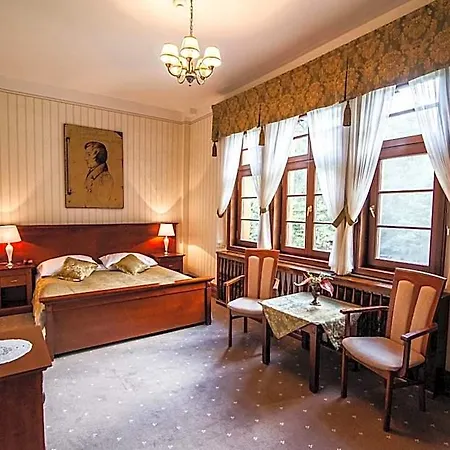 Bed & Breakfast Palac Mysliwski W Antoninie 4*