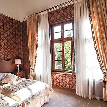 Palac Mysliwski W Antoninie 4*
