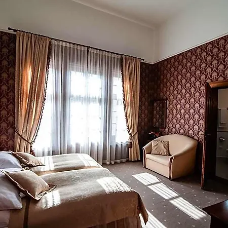 Bed & Breakfast Palac Mysliwski W Antoninie 4*