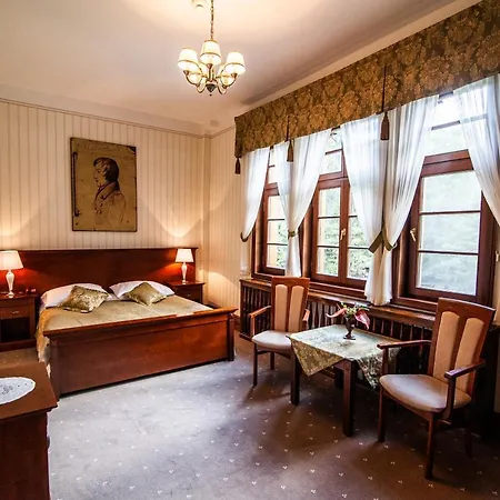Palac Mysliwski W Antoninie 3*