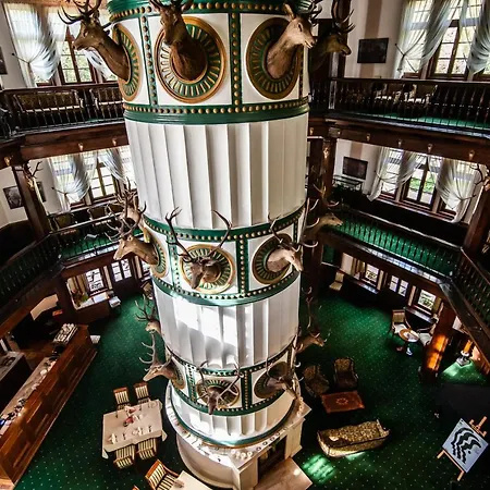 Palac Mysliwski W Antoninie Отель типа 