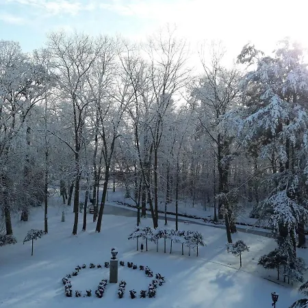 Palac Mysliwski W Antoninie 4*