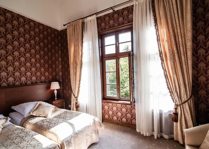 Palac Mysliwski W Antoninie Отель типа 