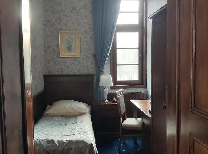 Palac Mysliwski W Antoninie Bed & Breakfast 4*