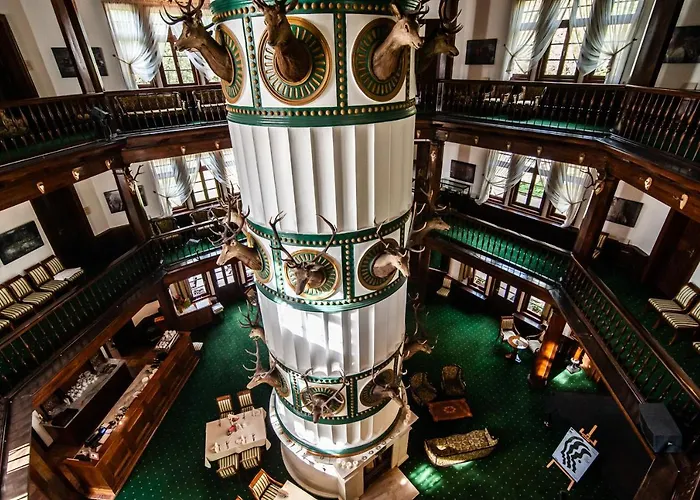 Palac Mysliwski W Antoninie Отель типа 