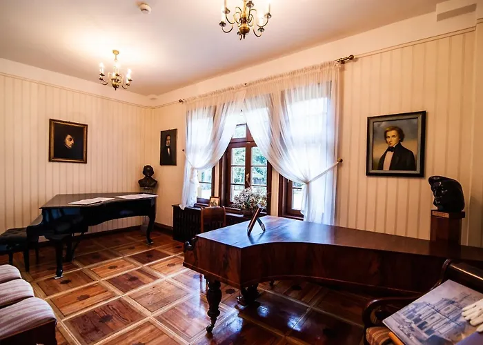 فندق مبيت وإفطار Palac Mysliwski W Antoninie 4*